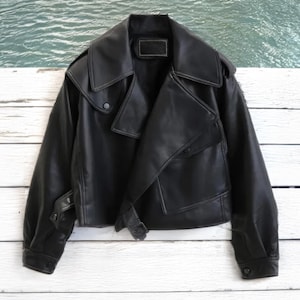 Women&#39;s Genuine Leather Biker Jacket - Black Cropped Style