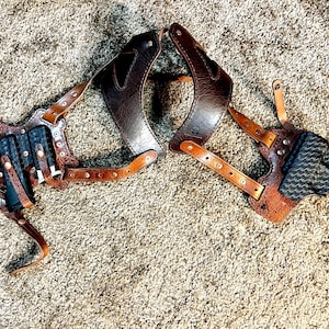 ARNÉS MODULAR DE HOMBRO con dos fundas colgantes. Lea atentamente la descripción; la funda se fabrica a medida.