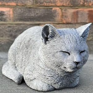 Sleeping cat sculpture Concrete kitty figurine Memorial kitten statue Cement memorial kitty art Outdoor pet decoration Kitten lover gift