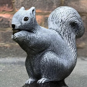 Sitzende Eichhörnchen Skulptur Beton Tierfigur Stein Eichhörnchen Verzierung Outdoor Wildlife Statue Zement Hof Kunst Wildtierfigur Geschenk