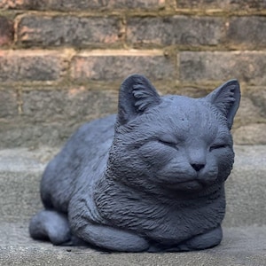 Estatua de gato de piedra Figura de gatito para exterior Adorno de gatito para jardín Escultura de gato durmiendo de cemento Figura de gatito conmemorativa Regalo para amantes de los gatos Arte de jardín