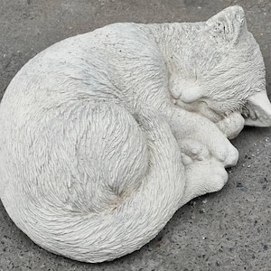 Curled cat figurine Stone kitty decoration Pet memorial sculpture Cement kitten statue Pet memorial ornament Handmade decor Kitty lover gift