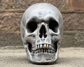 Concrete skull statue Outdoor skull decoration Gothic garden sculpture Cement skull ornament Handmade skull art Halloween decor Yard skull