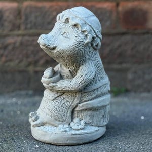 Garden mother mole statue Outdoor mole sculpture Stone animal figurine Concrete wild animal decoration Front door ornament Farm decor Gift