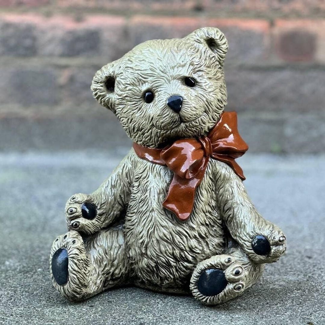 石の赤ちゃんテディベアの置物コンクリートのクマの彫刻屋外テディ彫刻