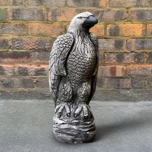 Outdoor large eagle statue Concrete bird figurine Cement eagle sculpture Concrete bird ornament Garden bird decoration Handmade eagle art
