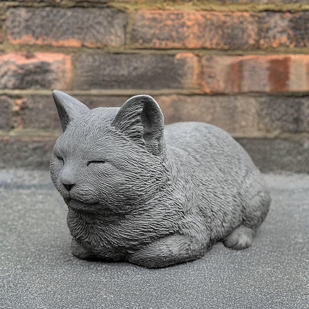 石の眠っている猫の彫刻 コンクリートの子猫の置物 記念子猫の像 庭の