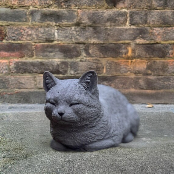 石の猫の像 屋外用の子猫の置物 庭の子猫の飾り セメント製の眠って