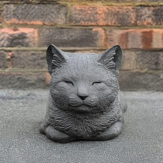 石の眠っている猫の彫刻 コンクリートの子猫の置物 記念子猫の像 庭の