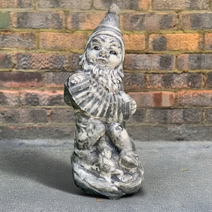 Outdoor Musiker Gnom Skulptur Betonzwerg Statue Zement Troll Ornament Haustür Dekoration Handgemachte Zwergenkunst Liebhabergeschenk Yard Art