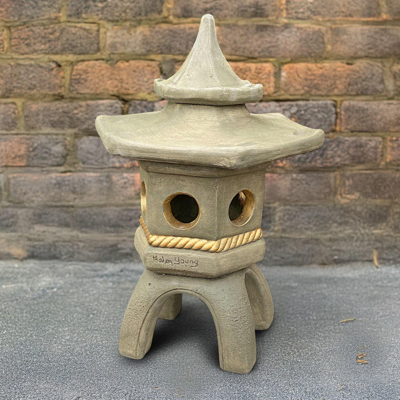 中国の仏塔彫刻 石灯籠飾り コンクリートの仏塔像 東洋のセメントの