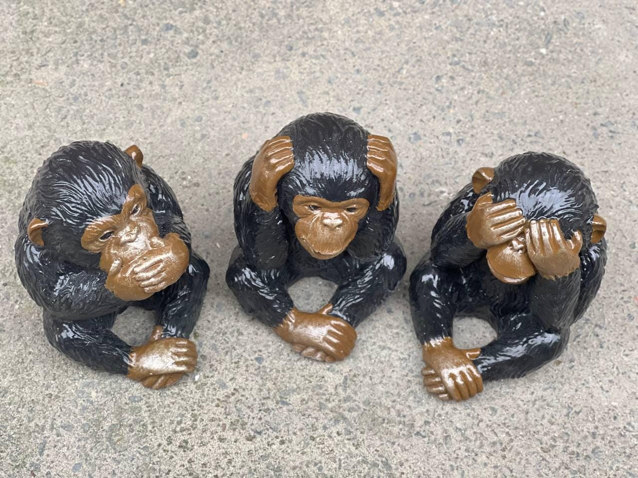 コンクリート製の三猿の像 石造りの猿のセット 庭や家の彫刻 屋外の