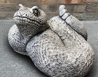 石の蛇の置物 コンクリートの蛇の像 セメントの爬虫類の彫刻 リアルな石の蛇の装飾 庭の蛇の飾り 蛇の装飾
