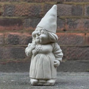 Estatua de gnomo de hormigón, decoración de mujer para exteriores, figura de persona de piedra, adorno de jardín, escultura de duendecillo de jardín, regalo para amantes de los gnomos, decoración del hogar, arte de jardín