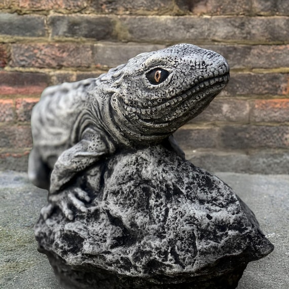 Realistic Lizard on Rock Statue Concrete Garden Reptile Figurine