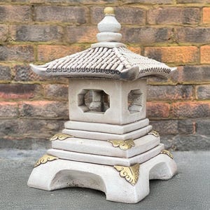 Japanese large pagoda statue Concrete lantern figurine Outdoor pagoda sculpture Tradition ornament Modern decoration Pagoda lover gift