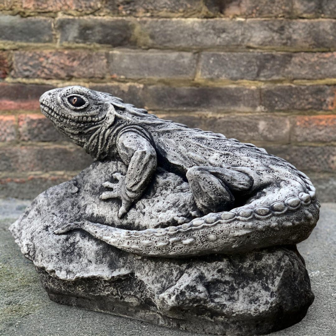 Realistic Lizard on Rock Statue Concrete Garden Reptile Figurine