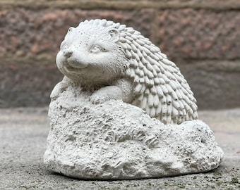 Impresionante estatua de erizo Escultura de fauna silvestre para exteriores Adorno de piedra para jardín y hogar Decoración de erizo de cemento Figura de animal única Arte para el patio