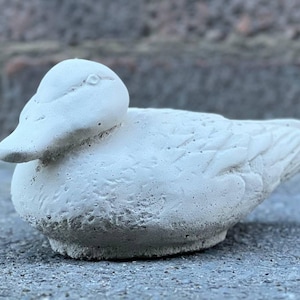 Figura de pato de hormigón Estatua de ganso de piedra Decoración de animales de granja de cemento Escultura de pájaro para el hogar al aire libre Adorno de animal Regalo para amantes de los patos Arte de jardín