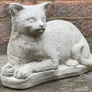 Increíble figura de gatito Estatua de gato relajante de piedra Escultura de gatito al aire libre Decoración de hormigón para mascotas Adorno de gato conmemorativo de cemento Decoración de jardín