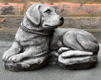 石のラブラドールの置物 コンクリートの犬の彫刻 セメントのペットの像