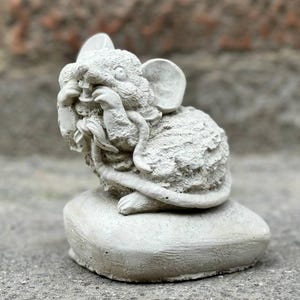 Garden mouse figurine Stone funny mouse decor Concrete animal sculpture Farm animal ornament Home and lawn statue Mouse lover gift Yard art