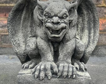 Concrete guardian gargoyle sculpture Outdoor demon figurine Stone monster decoration Halloween ornament Garden and home statue Cement gift