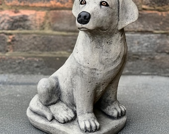 犬彫刻付き コンクリート 陶器 オーナメント 石のラブラドールの置物 コンクリートの犬の彫刻 セメントのペットの像