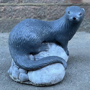 Concrete otter figurine Handcrafted wildlife statue Stone riverbank decoration Outdoor garden ornament Cement animal sculpture Yard art