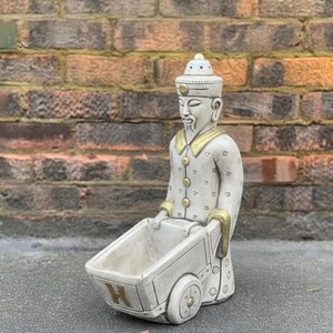 Beton Chinese Keizer Planter Standbeeld Tuin Kruiwagen Pot Sculptuur Outdoor Aziatische Man Beeldje Zen Art Decor Handgemaakte Cement Planter