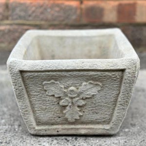 Standbeeld buiten plantenbak Betonnen bloempot beeldje Tuin plantpot sculptuur Steen plantenbak ornament boerderij decor Werfkunst