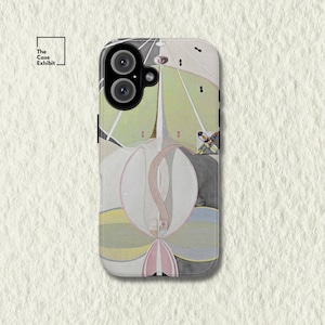 Op de afbeelding: Een telefoonhoesje met een abstract ontwerp in wit, groen en grijs. Het ontwerp bevat geometrische vormen en bloemachtige patronen. De hoes heeft een uitsparing voor een dubbele cameralens en de tekst "The Case Exhibit".