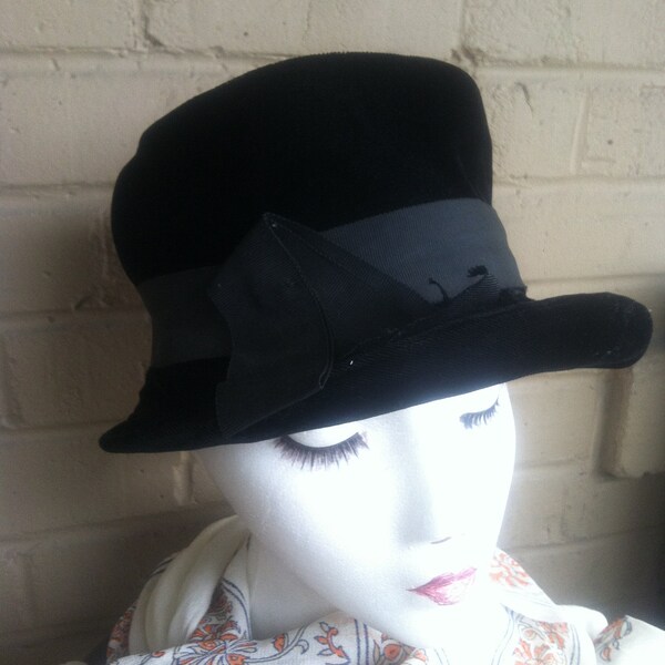 Women's Vintage Velour Top Hat