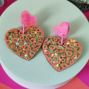 Textured Gold Heart Shaped Leopard Print Drop Earrings – Stellas Earrings