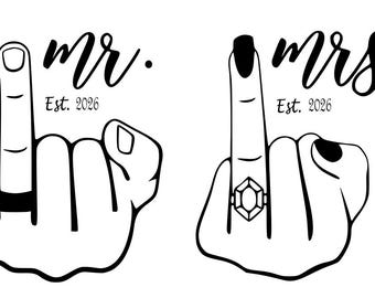 TÉLÉCHARGEMENT NUMÉRIQUE - Téléchargement instantané - Svg uniquement - Mr & Mrs Est. 2026 - Retourner, exhiber ses bagues, alliances, femme, mari, mariés