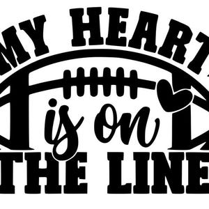Pode incluir: Design gráfico preto e branco com uma bola de futebol e o texto "My heart is on the line".