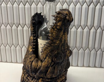 3D Printed Crocodile Wine/Liquor Bottle Stand – Black with Gold Highlights