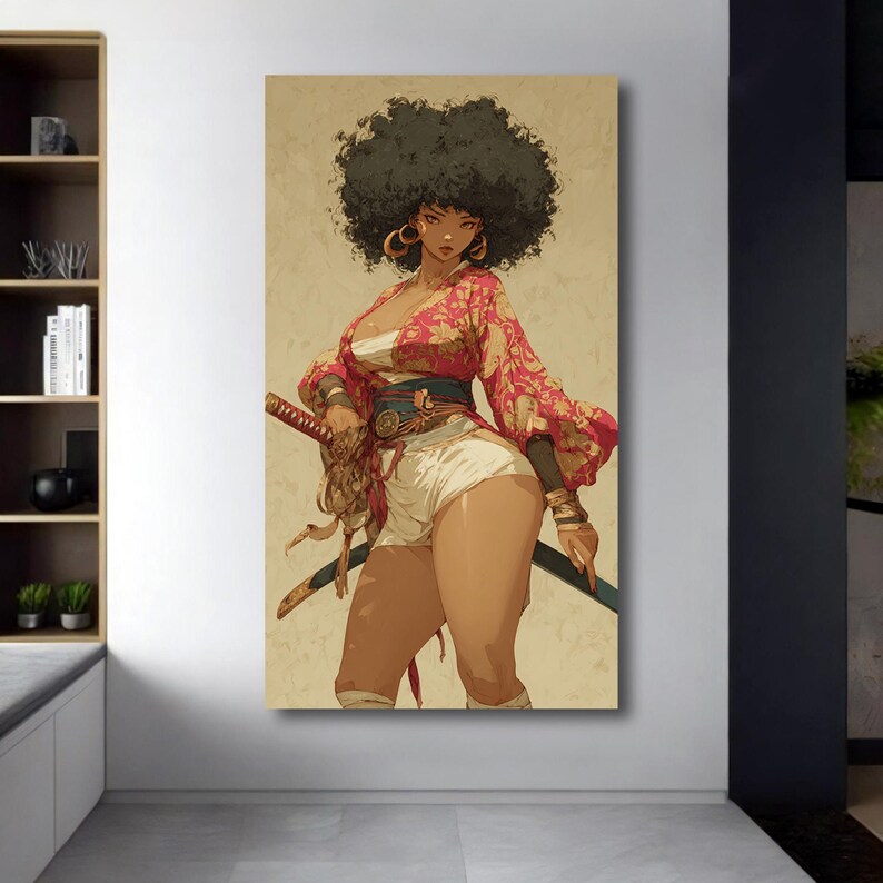 K&ouml;nnte beinhalten: Digitaler Kunstdruck einer Frau mit Afro, die einen roten Blumenkimono und wei&szlig;e Shorts tr&auml;gt und ein Katana h&auml;lt. Das Kunstwerk hat eine Vintage-&Auml;sthetik mit warmen T&ouml;nen und konzentriert sich auf die Pose der Figur.