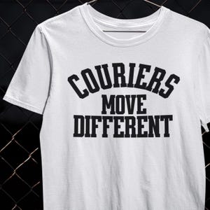 Camiseta de mensajero "Mueve diferente", camiseta de servicio de entrega, camiseta de logística, camiseta de despacho, camiseta de tripulación "Orgullo logístico"