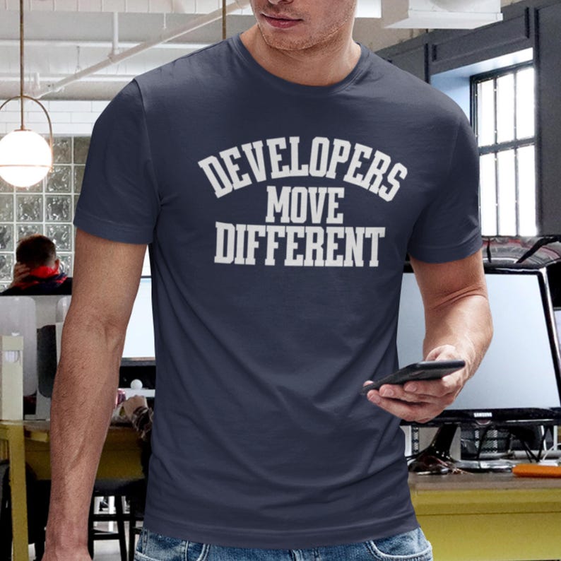 Gli sviluppatori si muovono in modo diverso, maglietta per programmatori, maglietta per programmatori, maglietta per informatica Coding Pride immagine 3