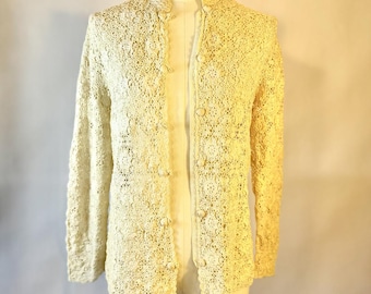 Vintage krämfärgad virkad blus med knappar