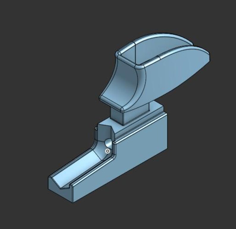 K&ouml;nnte beinhalten: Eine hellblaue, 3D-gerenderte mechanische Komponente mit einer rechteckigen Basis, die eine V-f&ouml;rmige Rinne aufweist, sowie einem vertikalen Aufsatz, der von einer geschwungenen, hohlen griffartigen Struktur gekr&ouml;nt wird, mit glatten Oberfl&auml;chen.