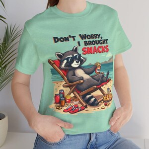 Funny Raccoon Graphic T-Shirt: Don&#39;t Worry, I Brought Snacks