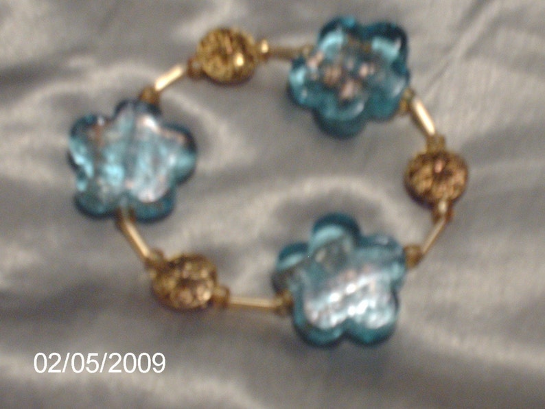 Blue Glass Flower Bracelet image 3