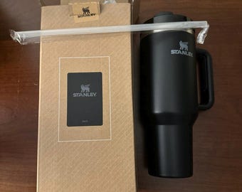 Vaso Stanley FlowState de 40 oz: ¡tu héroe de hidratación listo para la aventura!