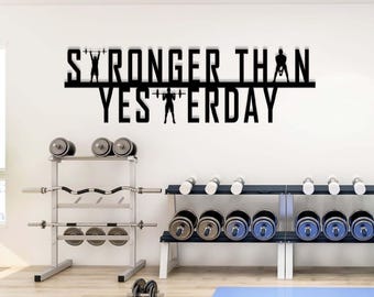 Letrero metálico "Más fuerte que ayer", arte mural motivacional para gimnasio, sala de fitness, decoración de pared para gimnasio, letrero con frase sobre fitness, motivación para gimnasio, regalo para papá