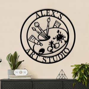 Letrero metálico personalizado para estudio de arte, letrero de artista, letrero personalizado con el nombre del pintor, letrero con herramientas y materiales de arte, decoración para estudio de arte, amante del dibujo.