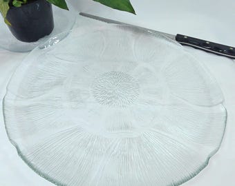 ヴィンテージ アルコロック フルール ガラス製サービングプラッター | フランス製テクスチャードガラスプレート | 花柄ケーキプレート | ミッドセンチュリーモダンインテリア | クリアガラストレイ