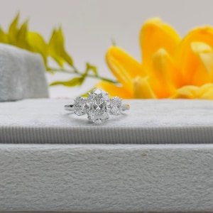 2.0 Center Oval with Oval Shapes Three Stone Wedding Ring, 18K White Gold IGI VS+ Lab Grown Diamond Wedding Ring, Basket Set Band Ring.