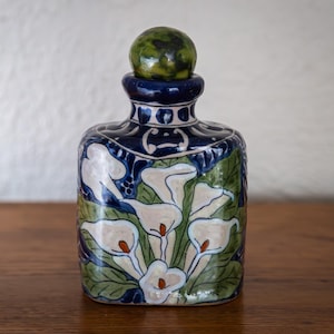 Vintage Tonalá Pottery Decanter – Hand Painted Calla Lily Bottle, Cobalt Blue Folk Art